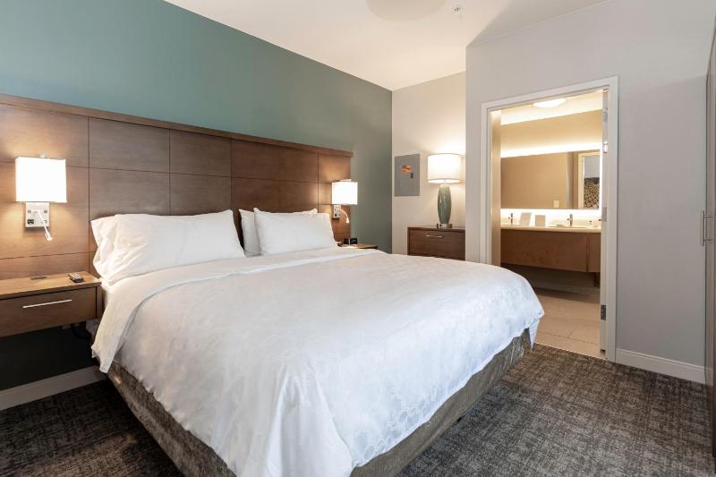 One-Bedroom King Suite image 2
