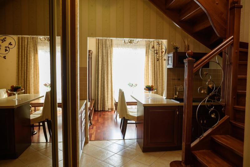 Queen Suite image 3