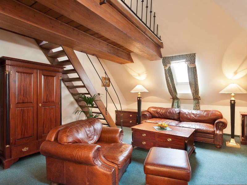 Deluxe Double Room image 2