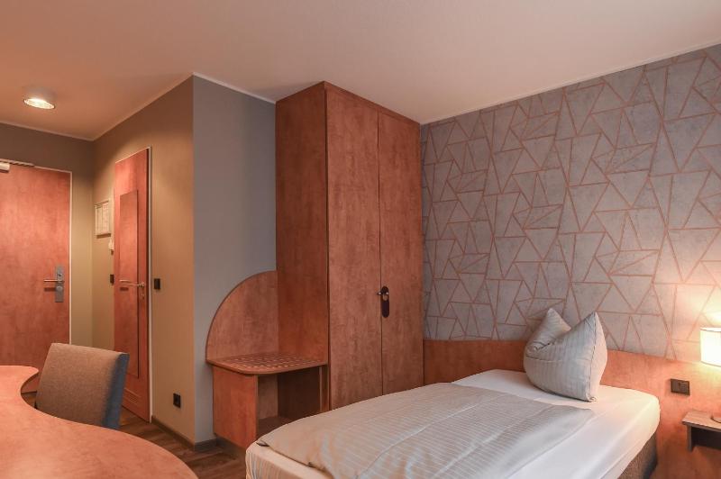 Single Room image 3