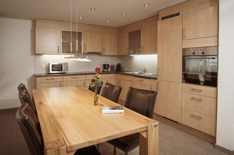 Three-Bedroom Apartment with Matterhorn View image 3