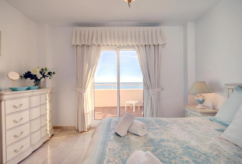 MIRADOR BERMUDA BEACH Sea Views - image 3