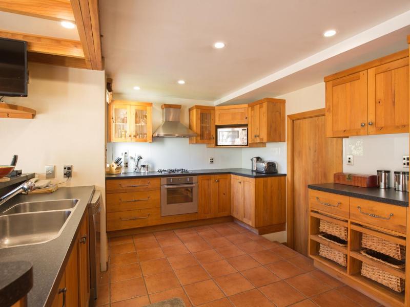 McAlister House - Queenstown Holiday Home - image 4