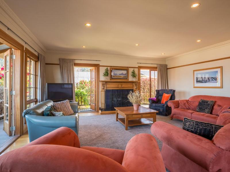 McAlister House - Queenstown Holiday Home - image 16
