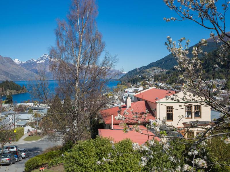 McAlister House - Queenstown Holiday Home - image 18