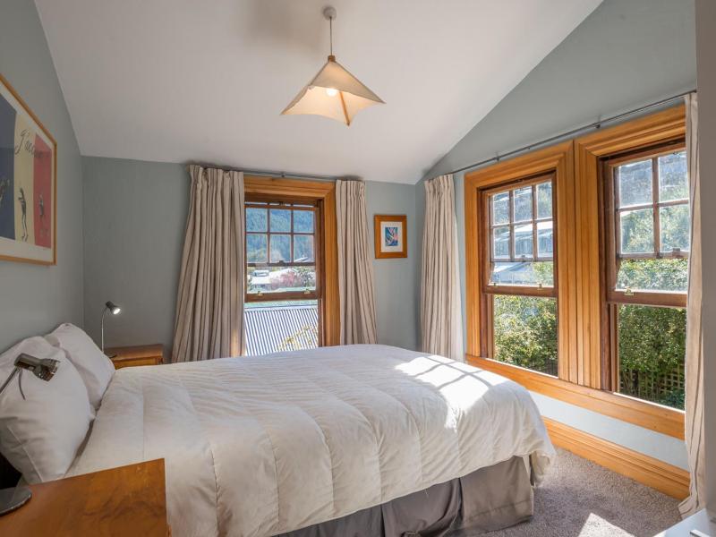 McAlister House - Queenstown Holiday Home - image 19