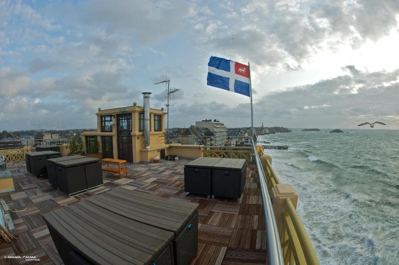 Les Ambassadeurs Logis Hotel sa crêperie et son rooftop - Saint Malo Plage - image 4