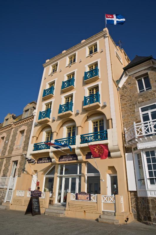 Les Ambassadeurs Logis Hotel sa crêperie et son rooftop - Saint Malo Plage - image 17