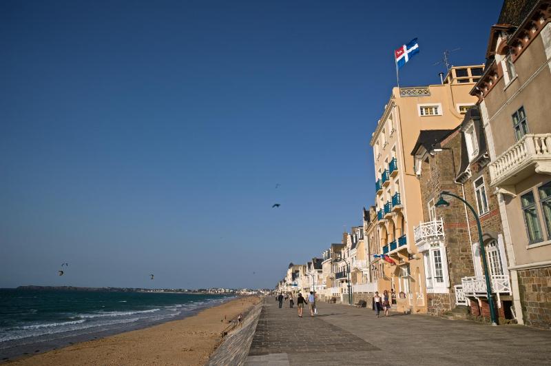 Les Ambassadeurs Logis Hotel sa crêperie et son rooftop - Saint Malo Plage - image 27