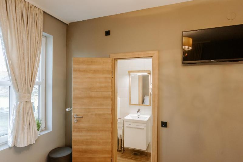 Deluxe Double Room with Shower image 2