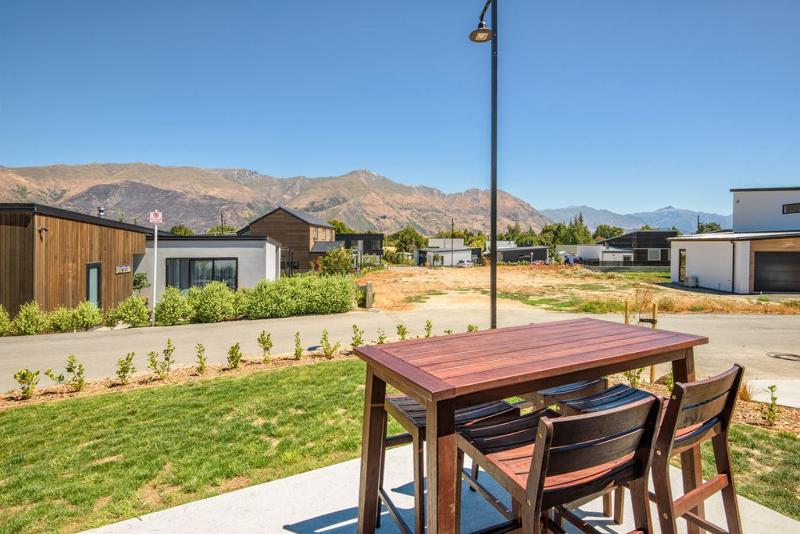 The Place To Be - Wanaka Holiday Home - image 2