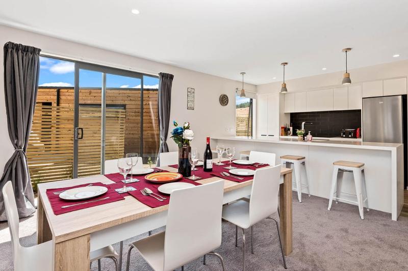 The Place To Be - Wanaka Holiday Home - image 13