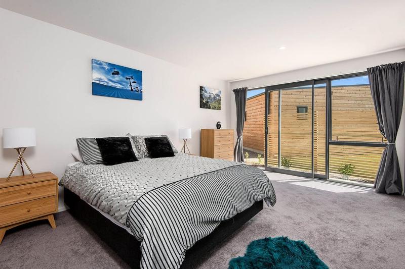 The Place To Be - Wanaka Holiday Home - image 17