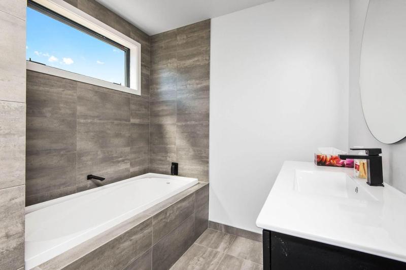 The Place To Be - Wanaka Holiday Home - image 6