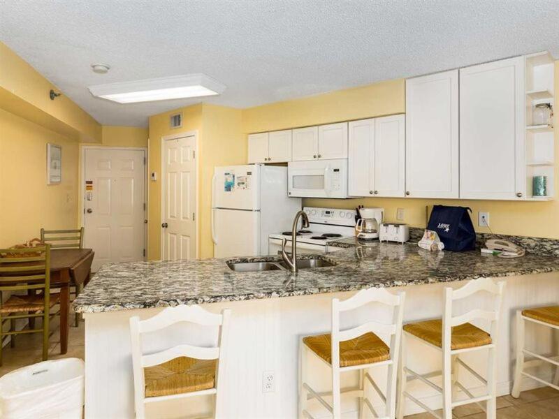 One-Bedroom Apartment image 3