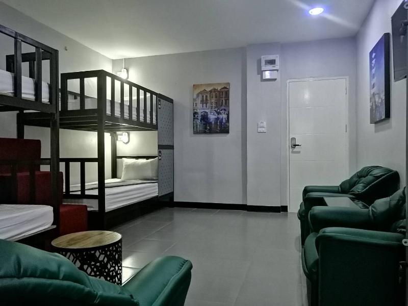 Quadruple Room with Bathroom image 4
