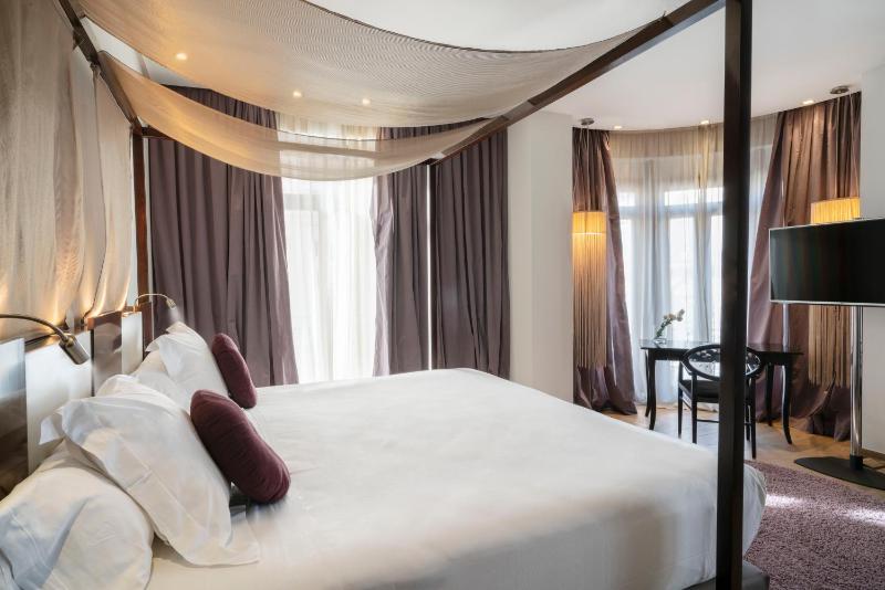 Superior Double or Twin Room image 1