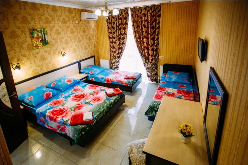 Classic Quadruple Room image 1