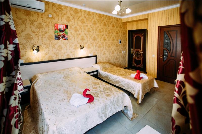 Twin Room image 3