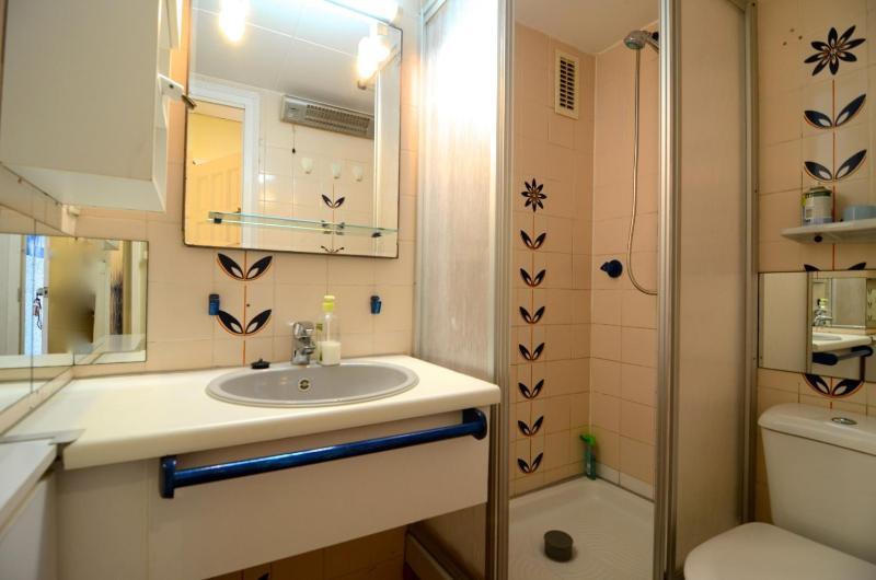 One-Bedroom Apartment image 3