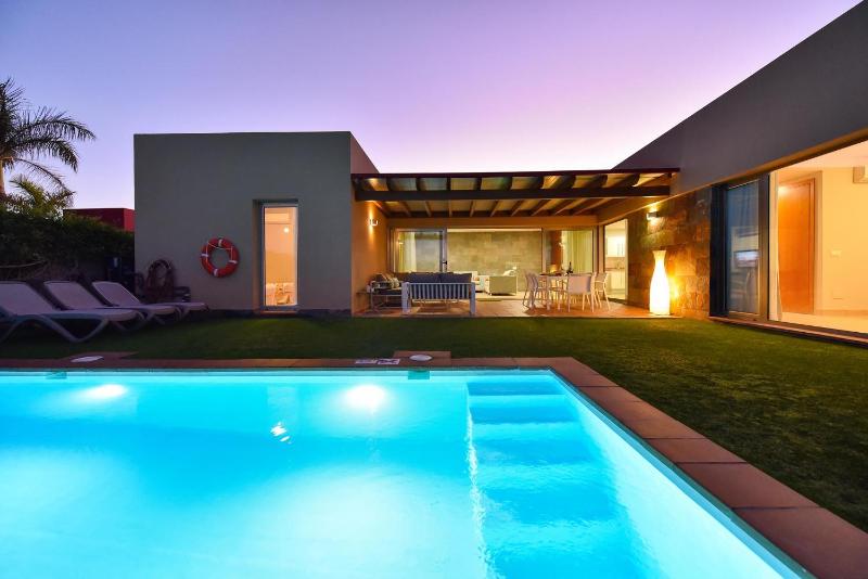 Salobre Villa with Pool Par 4 nr 9 by VillaGranCanaria - image 5