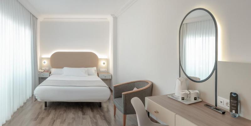 Single Room with Terrace image 3