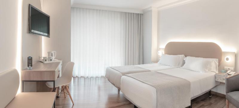 Twin Room with Terrace image 3