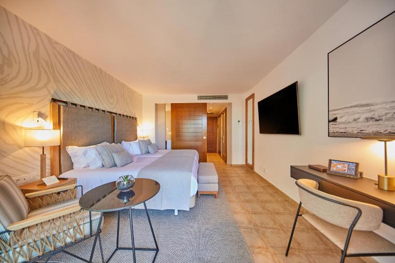 Double or Twin Room image 3