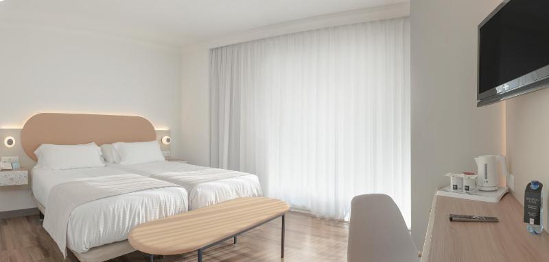 Twin Room with Terrace image 4