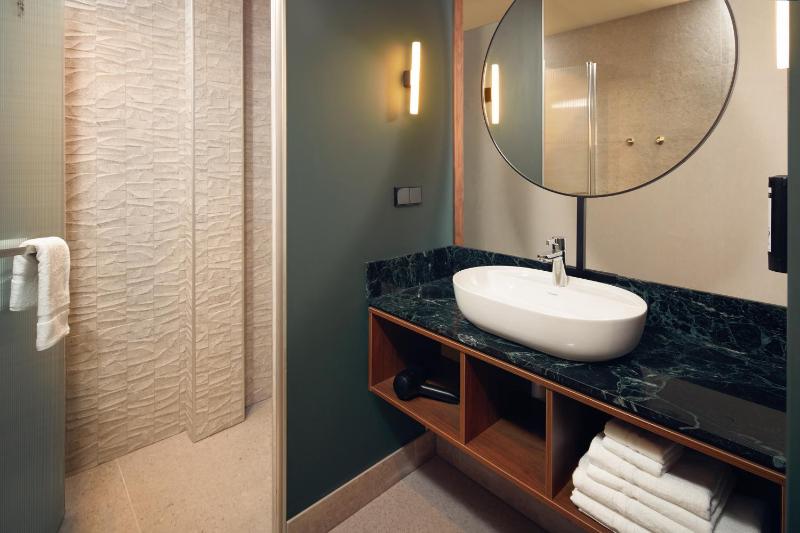 Junior Suite without window image 3