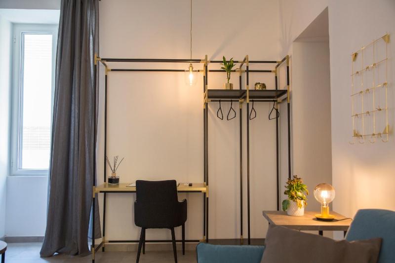 Superior Quadruple Room image 3