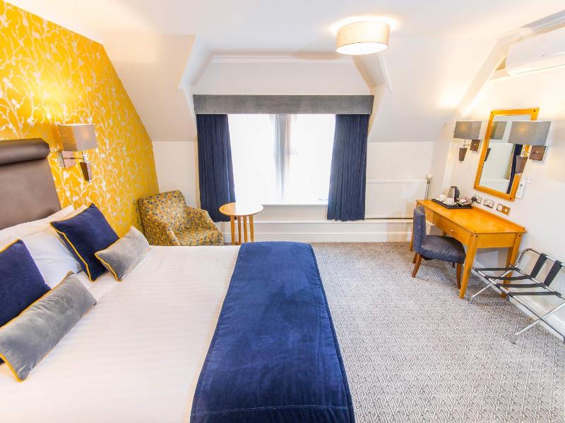 Superior Double or Twin Room with Air Conditioning image 4
