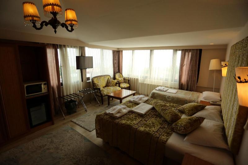 Suite with Sea View image 3