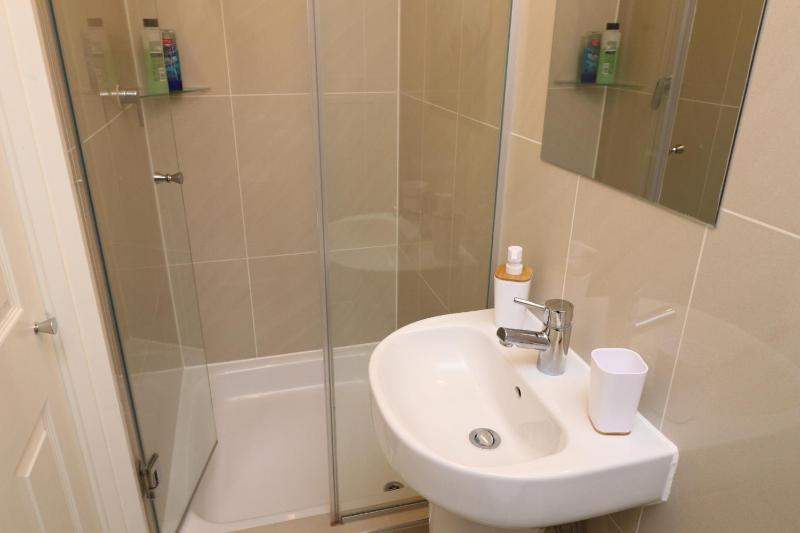 Triple Room with Private Bathroom image 3