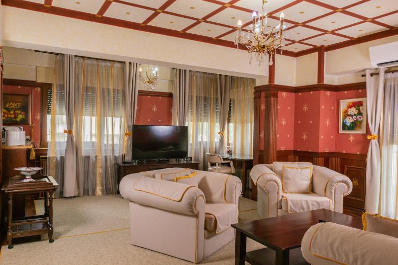 One-Bedroom Apartment image 2