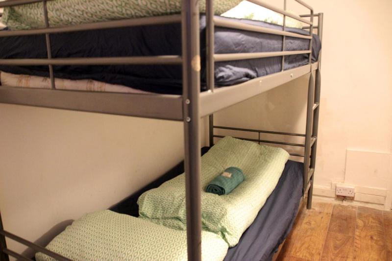 Standard Twin Room image 3