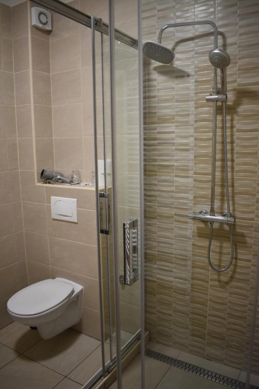 Twin Room image 3