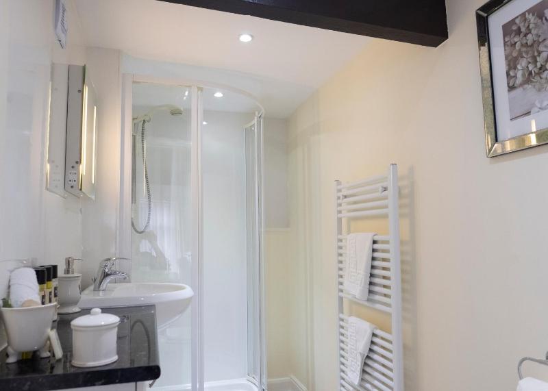 Deluxe Double Room with Shower image 2