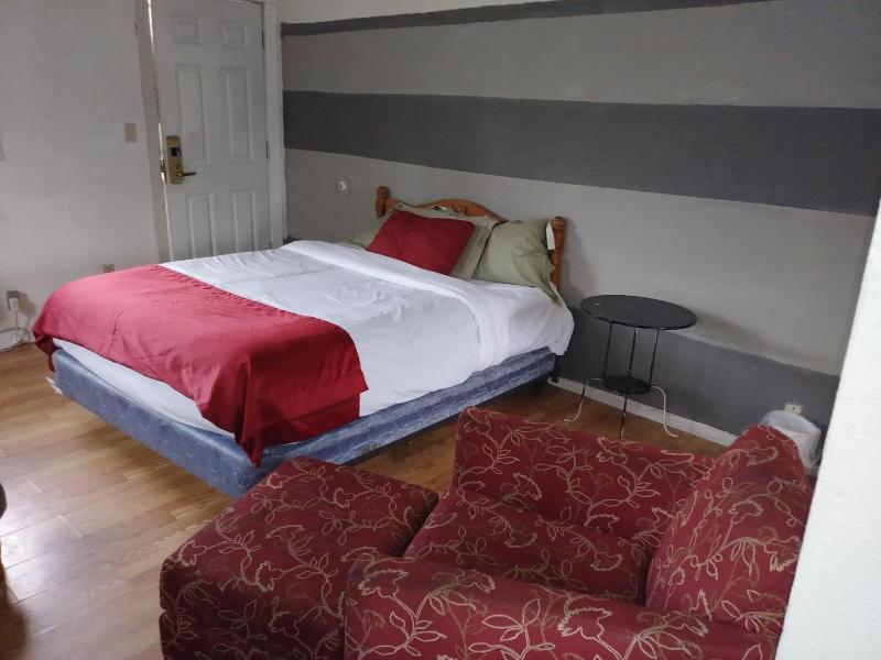 Deluxe Queen Room image 3