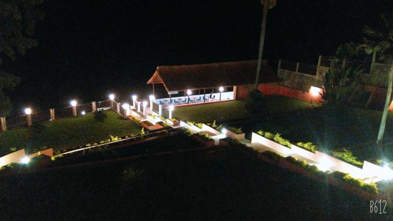 Tropic Garden Hotel - image 15