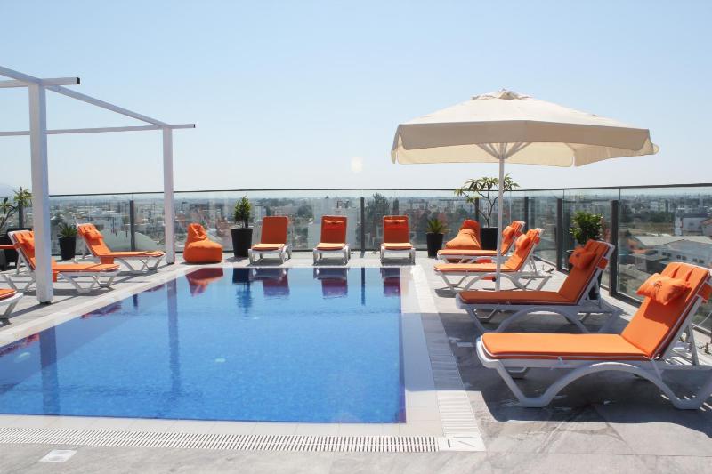 Sky Roof Hotel - image 7