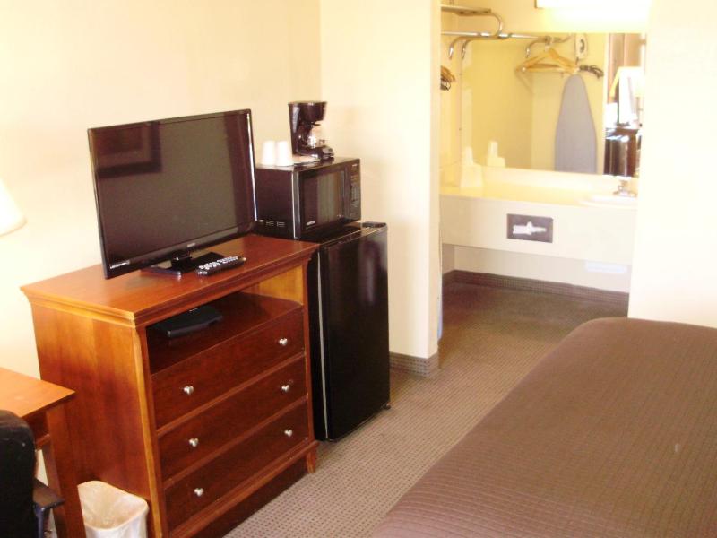 Queen Room image 3