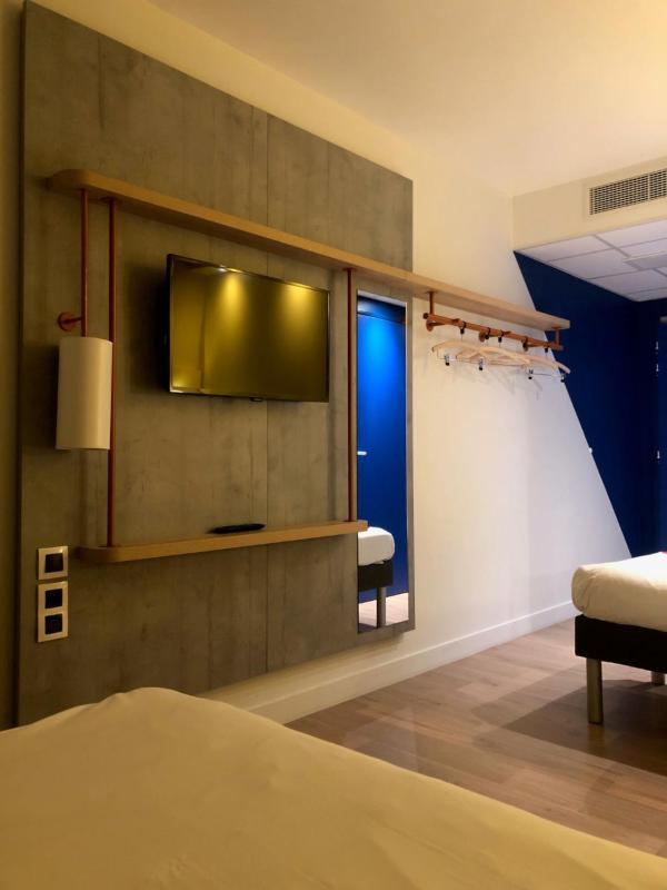 Triple Room With Twin Beds image 3