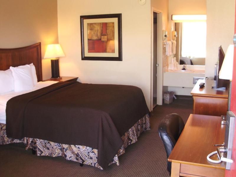 Queen Room image 2