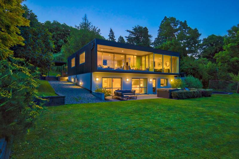Waters Edge by Sotheby's Luxury Rental Homes - image 1