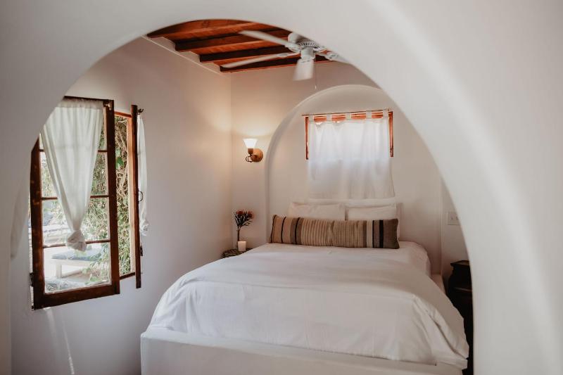 Queen Suite - Ionean Bungalow image 3