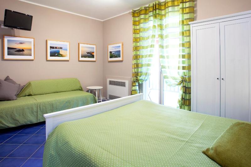 Double Room image 3