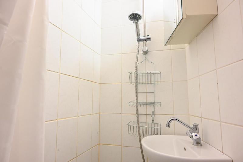Park 2- Charming 1-Bdr Apt Close to Metro - image 9