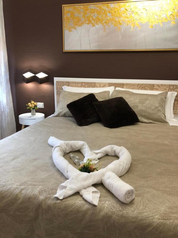 Deluxe Double Room image 3