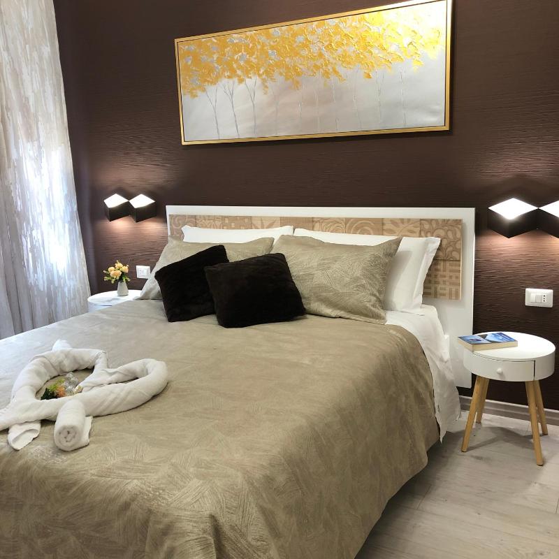 Deluxe Double Room image 2